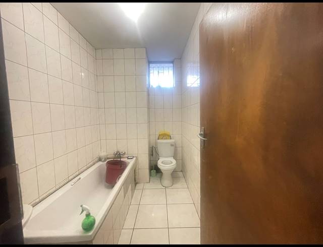 2.5 BEDROOM FLAT FOR SALE IN SUNNYSIDE